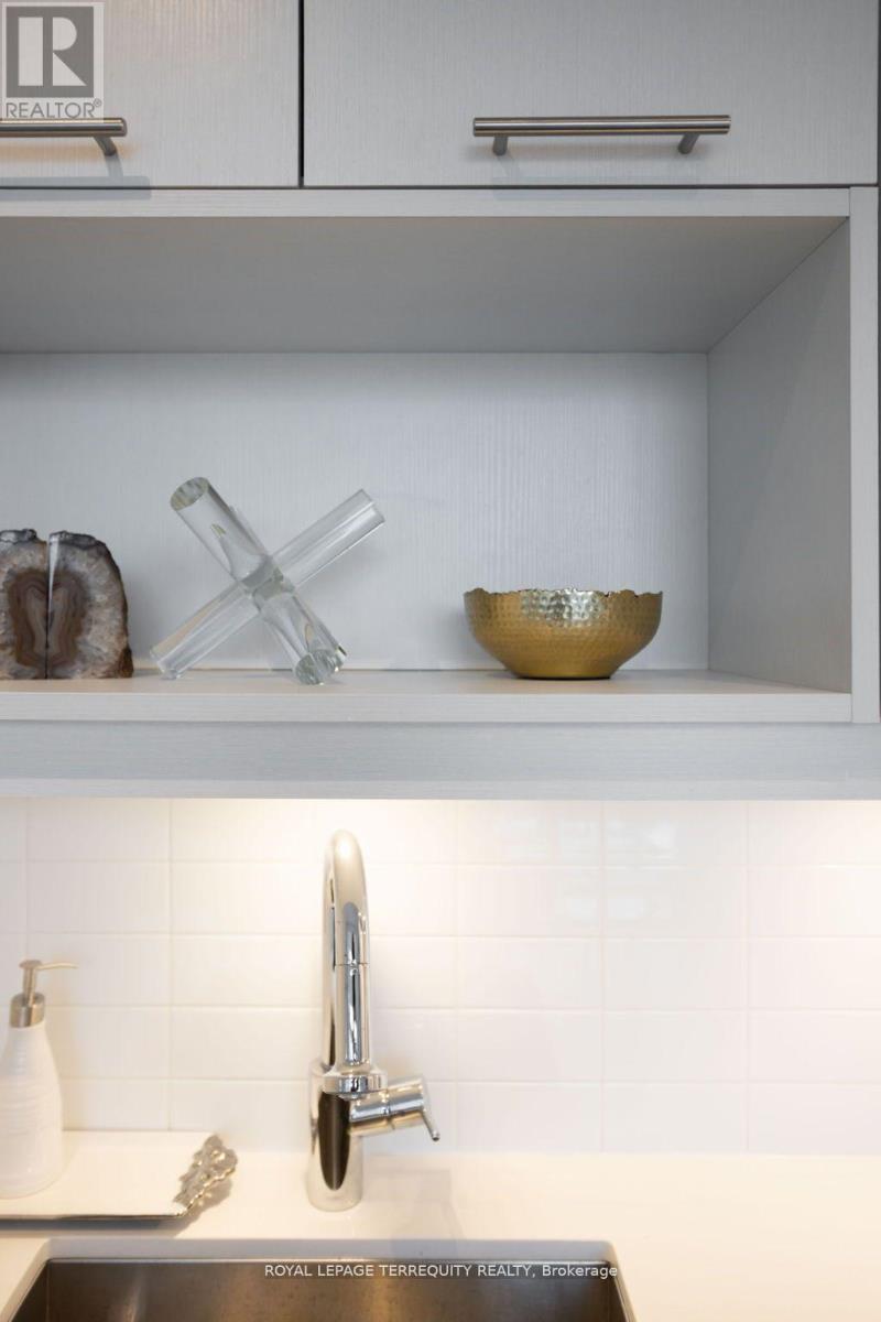 1201 - 199 Richmond Street W, Toronto, Ontario  M5V 0H4 - Photo 18 - C12803208