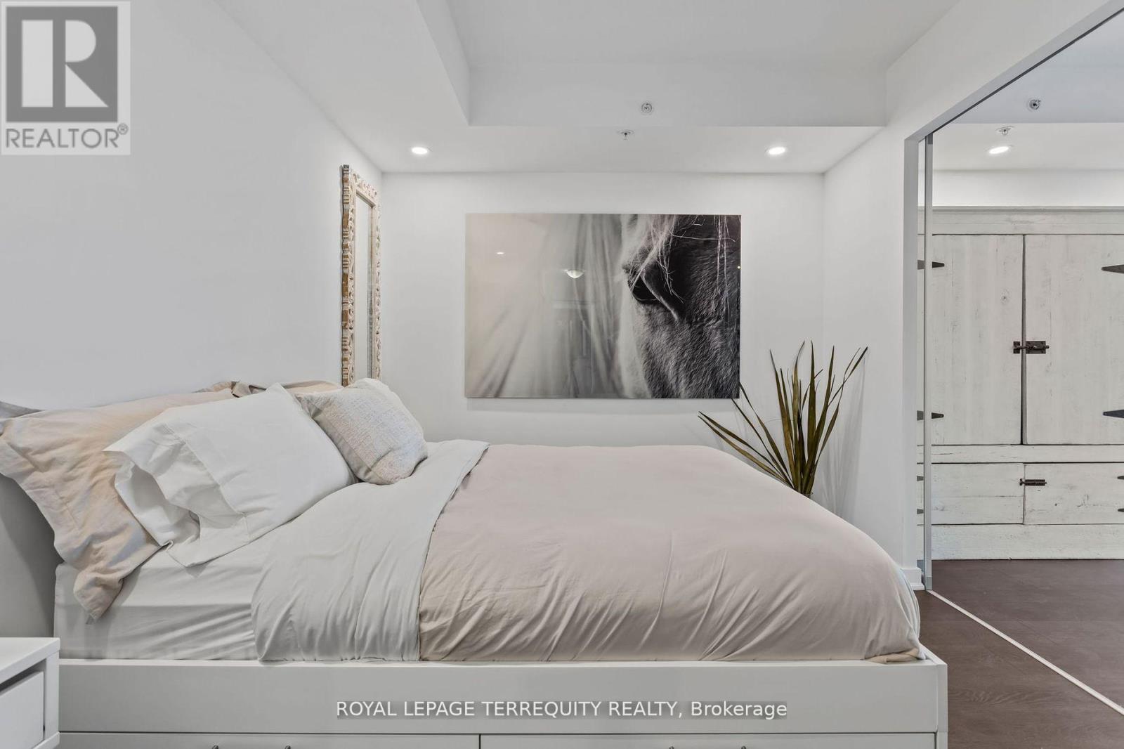 1201 - 199 Richmond Street W, Toronto, Ontario  M5V 0H4 - Photo 6 - C12803208