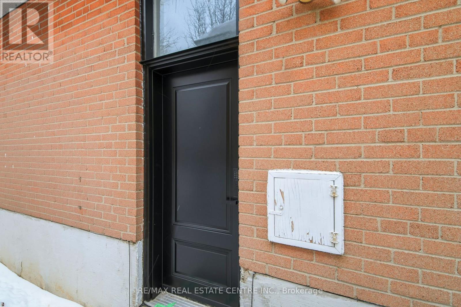 Lower #1 - 35 Regatta Crescent, Toronto, Ontario  M2R 2X7 - Photo 2 - C12803306