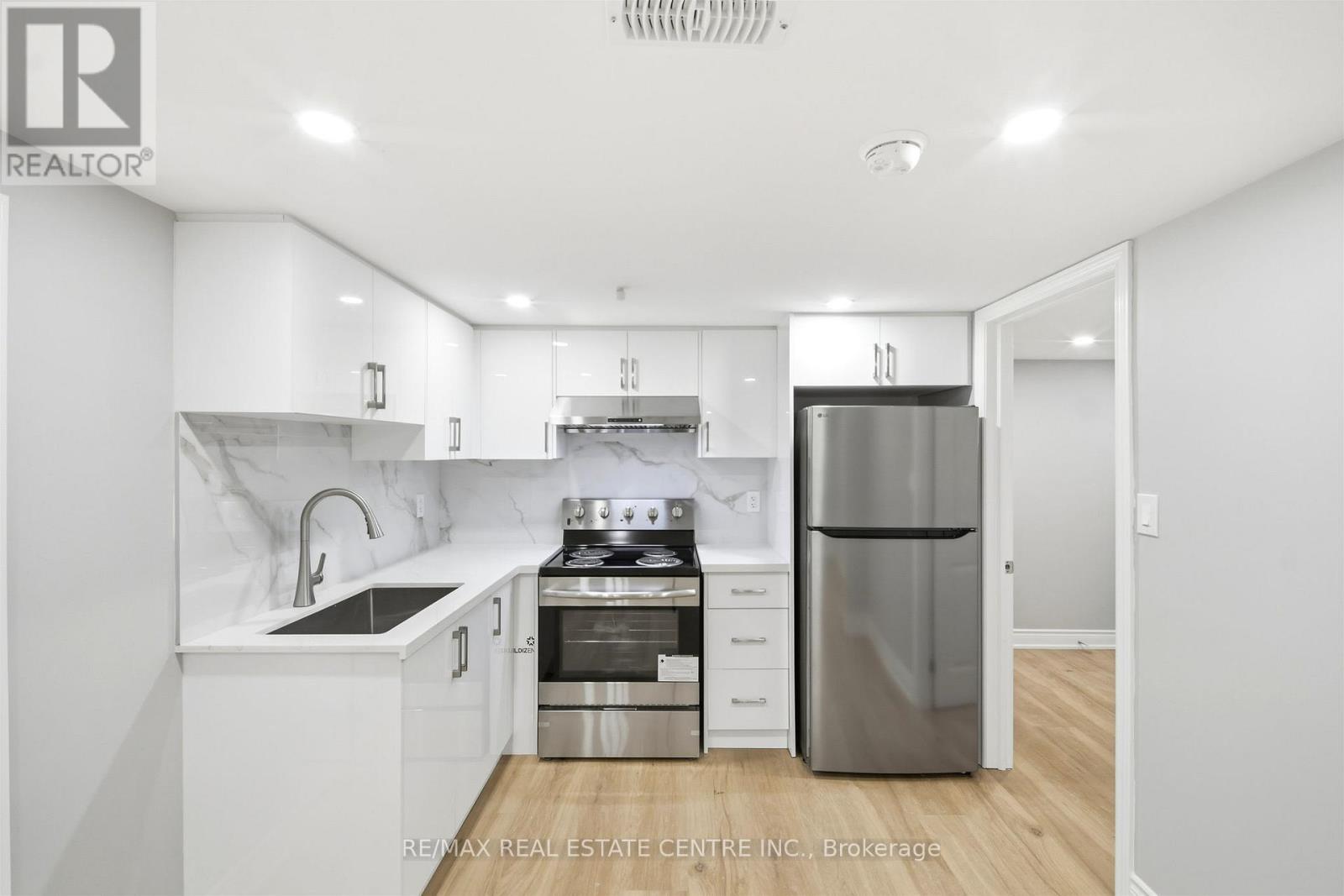 Lower #1 - 35 Regatta Crescent, Toronto, Ontario  M2R 2X7 - Photo 4 - C12803306