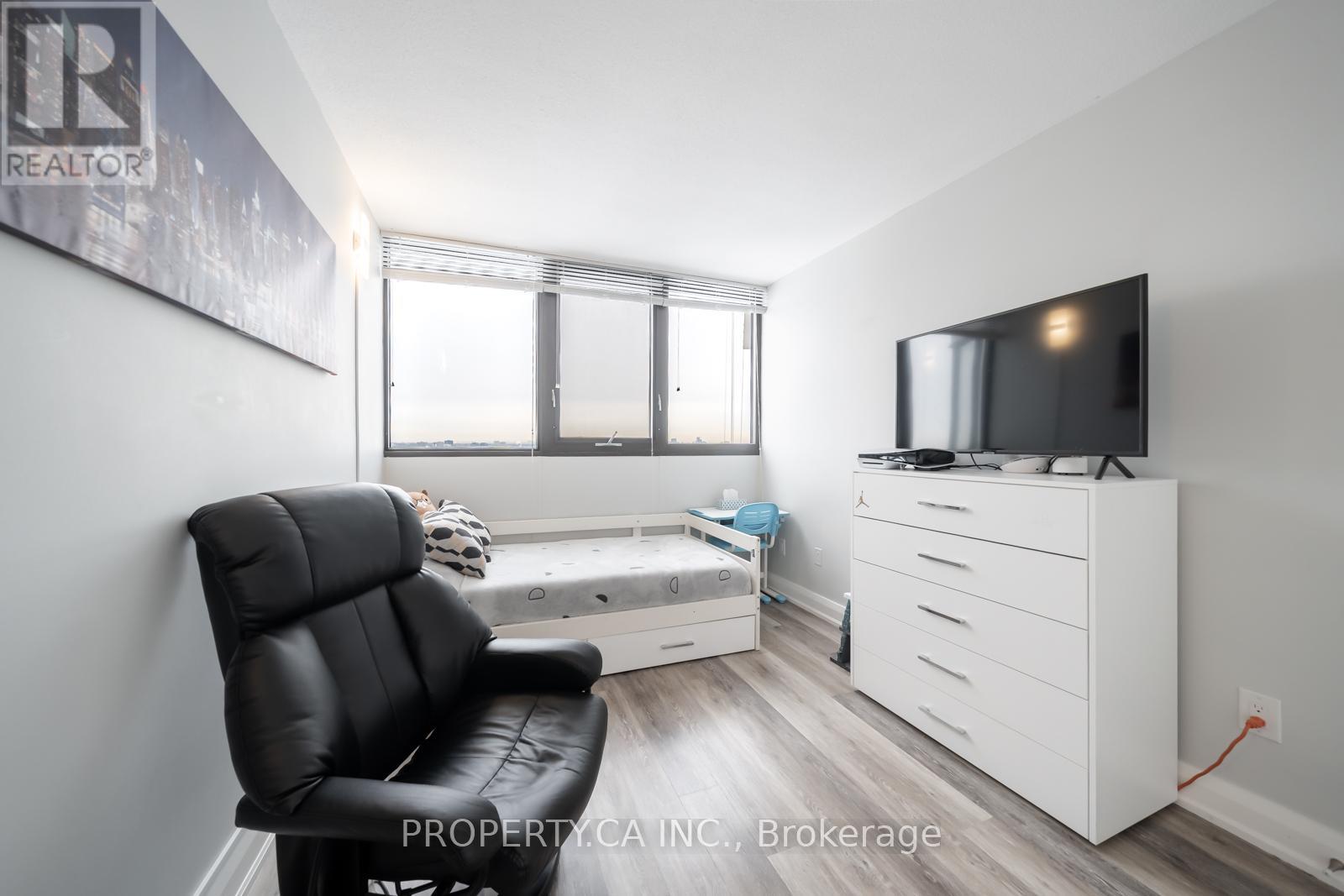 2201 - 1333 Bloor Street, Mississauga, Ontario  L4Y 3T6 - Photo 7 - W12803170