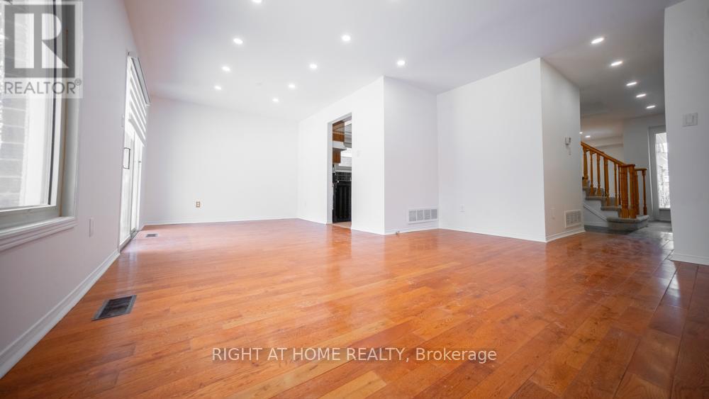 3932 Rushton Crescent, Mississauga, Ontario  L5L 4H8 - Photo 4 - W12803172