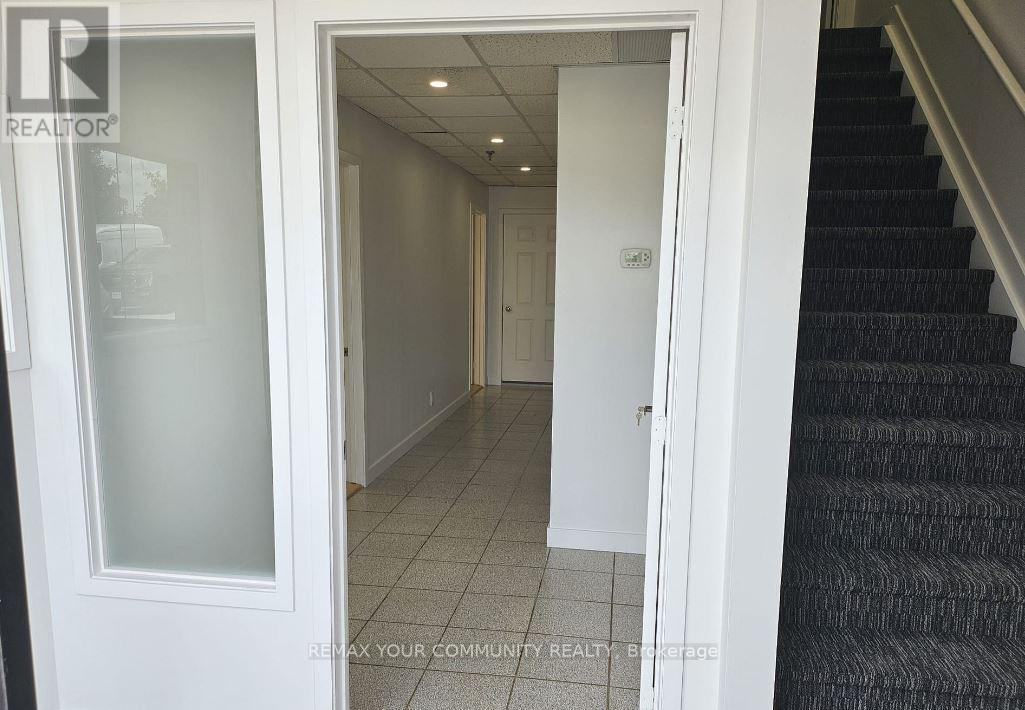 2b - 1 Marconi Court, Caledon, Ontario  L7E 1E4 - Photo 4 - W12803190