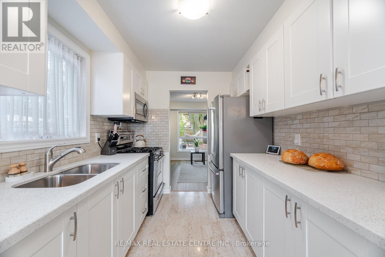 3017 Glace Bay Road, Mississauga, Ontario  L5N 2J9 - Photo 10 - W12803222