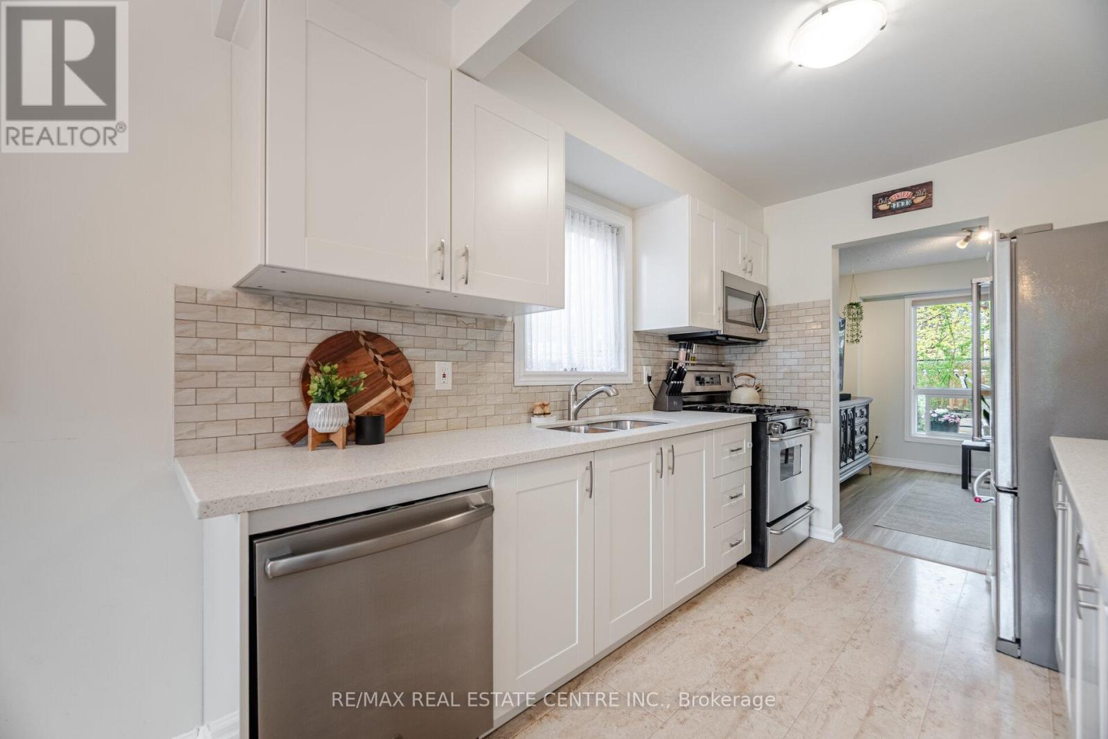 3017 Glace Bay Road, Mississauga, Ontario  L5N 2J9 - Photo 11 - W12803222