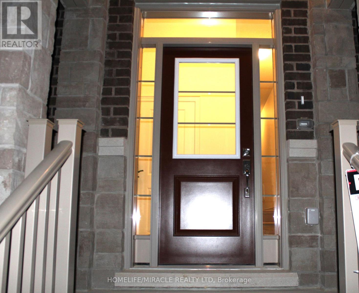 94 Bermondsey Way, Brampton, Ontario  L6Y 6K9 - Photo 2 - W12803270