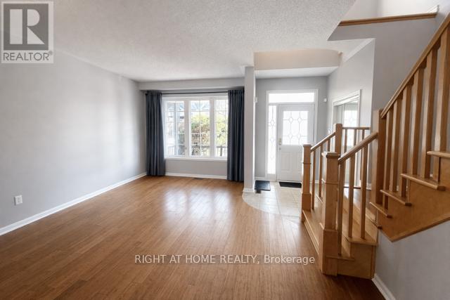 5923 Blue Spruce Avenue, Burlington, Ontario  L7L 6T3 - Photo 2 - W12803288