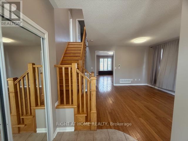 5923 Blue Spruce Avenue, Burlington, Ontario  L7L 6T3 - Photo 22 - W12803288