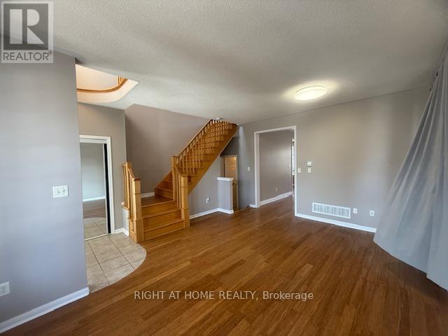 5923 Blue Spruce Avenue, Burlington, Ontario  L7L 6T3 - Photo 3 - W12803288