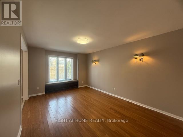 5923 Blue Spruce Avenue, Burlington, Ontario  L7L 6T3 - Photo 4 - W12803288