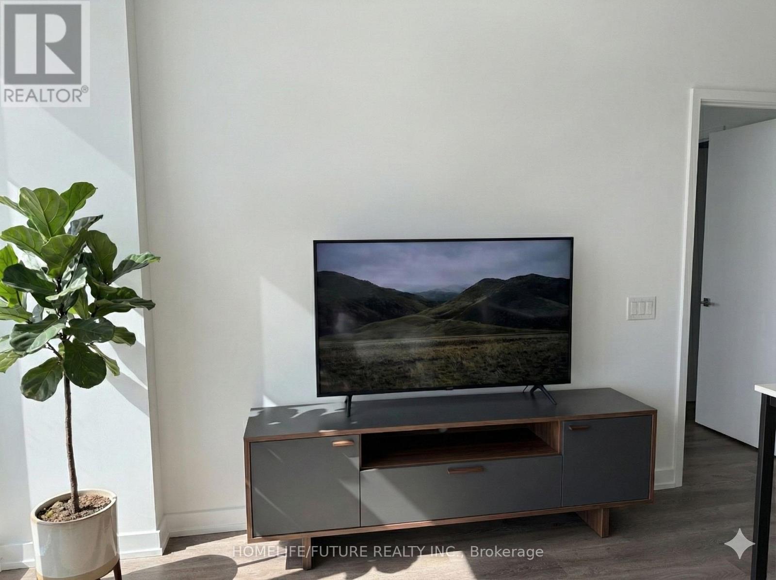 211 - 395 Square One Drive, Mississauga, Ontario  L5B 0P6 - Photo 2 - W12803312