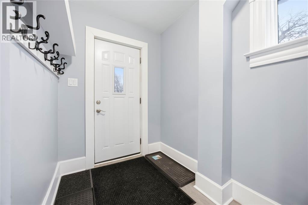 243 Brock Street South, Sarnia, Ontario  N7T 2W5 - Photo 3 - 26003579