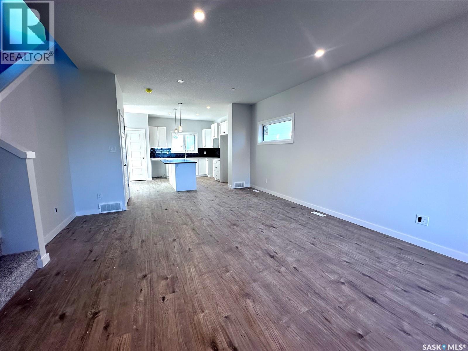 1121 Camden Gardens, White City, Saskatchewan  S4L 0G1 - Photo 3 - SK028873