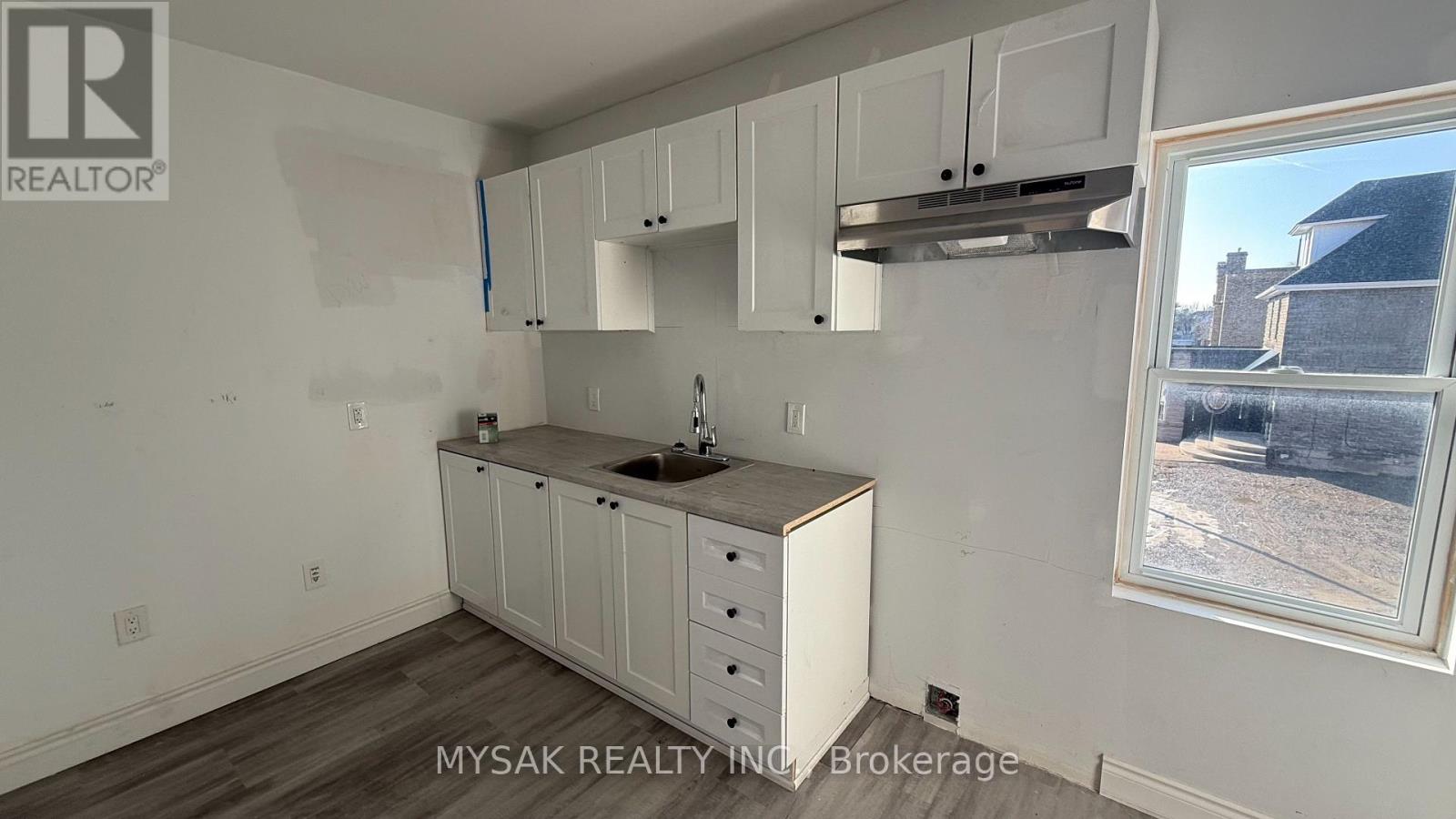 7 King Street, St. Catharines, Ontario  L2R 5H9 - Photo 10 - X12803268