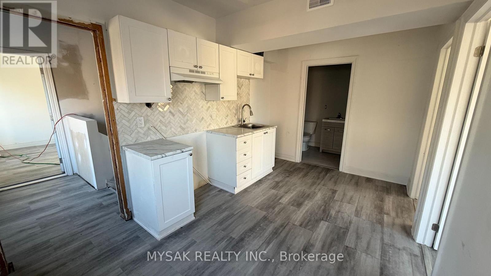 7 King Street, St. Catharines, Ontario  L2R 5H9 - Photo 2 - X12803268