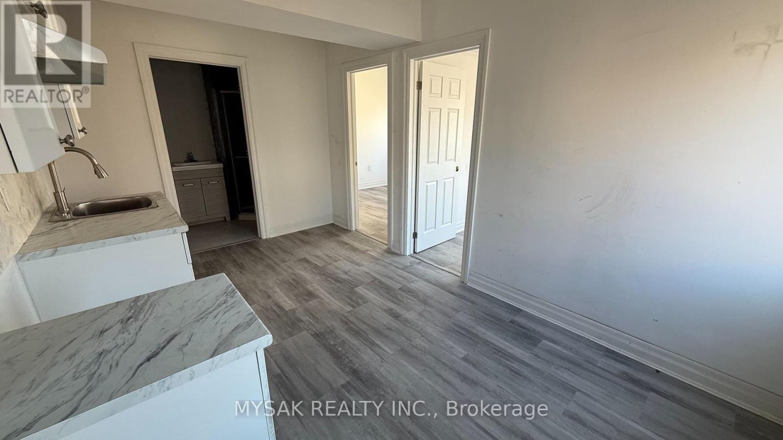 7 King Street, St. Catharines, Ontario  L2R 5H9 - Photo 3 - X12803268