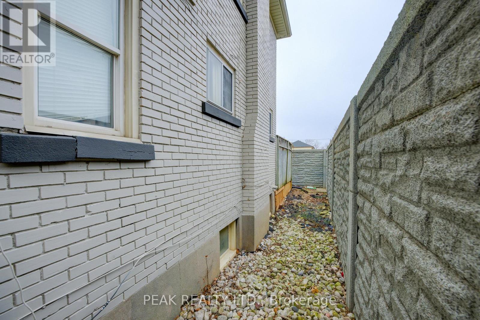 155 Wellington Street, Kitchener, Ontario  N2H 5J9 - Photo 34 - X12803290