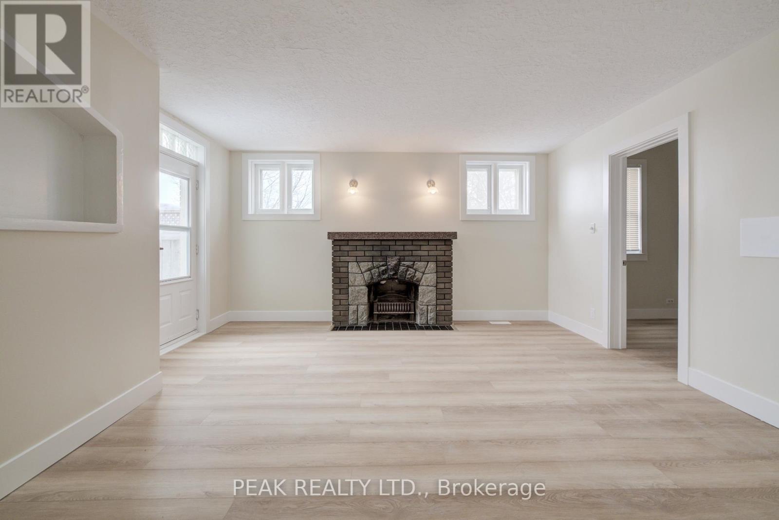 155 Wellington Street, Kitchener, Ontario  N2H 5J9 - Photo 4 - X12803290