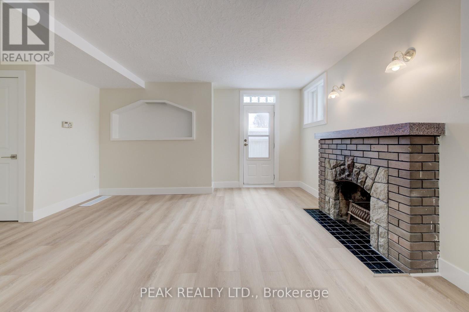 155 Wellington Street, Kitchener, Ontario  N2H 5J9 - Photo 6 - X12803290