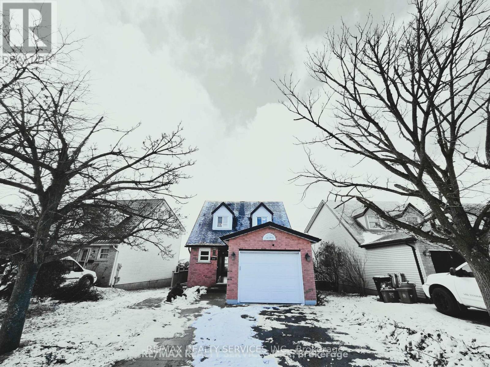 662 Elgin Street N, Cambridge, Ontario  N1R 7W5 - Photo 2 - X12803310