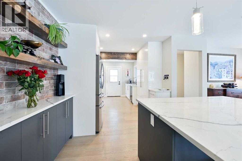 6427 Lombardy Crescent Sw, Calgary, Alberta  T3E 5R4 - Photo 11 - A2286860