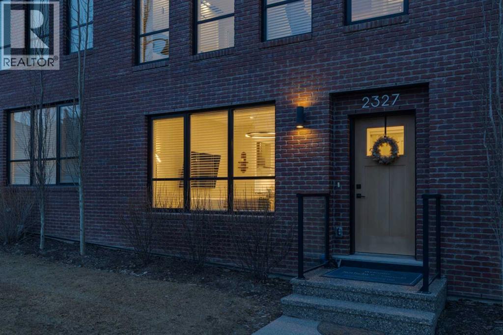 2327 77 Street Sw, Calgary, Alberta  T3H 6E1 - Photo 3 - A2284987