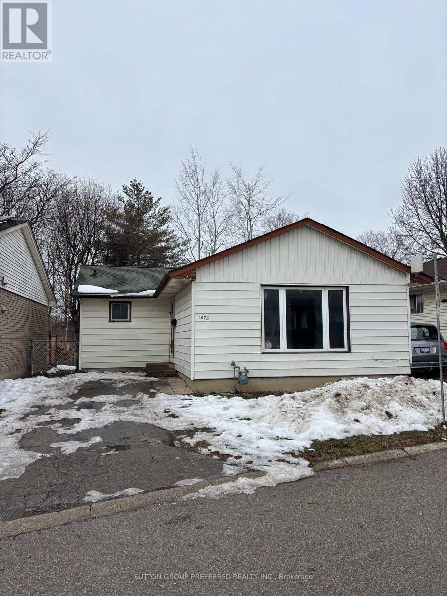 <div class="slider-price">$2,600 Monthly</div><p>1878 Culver Drive, London East, Ontario</p>