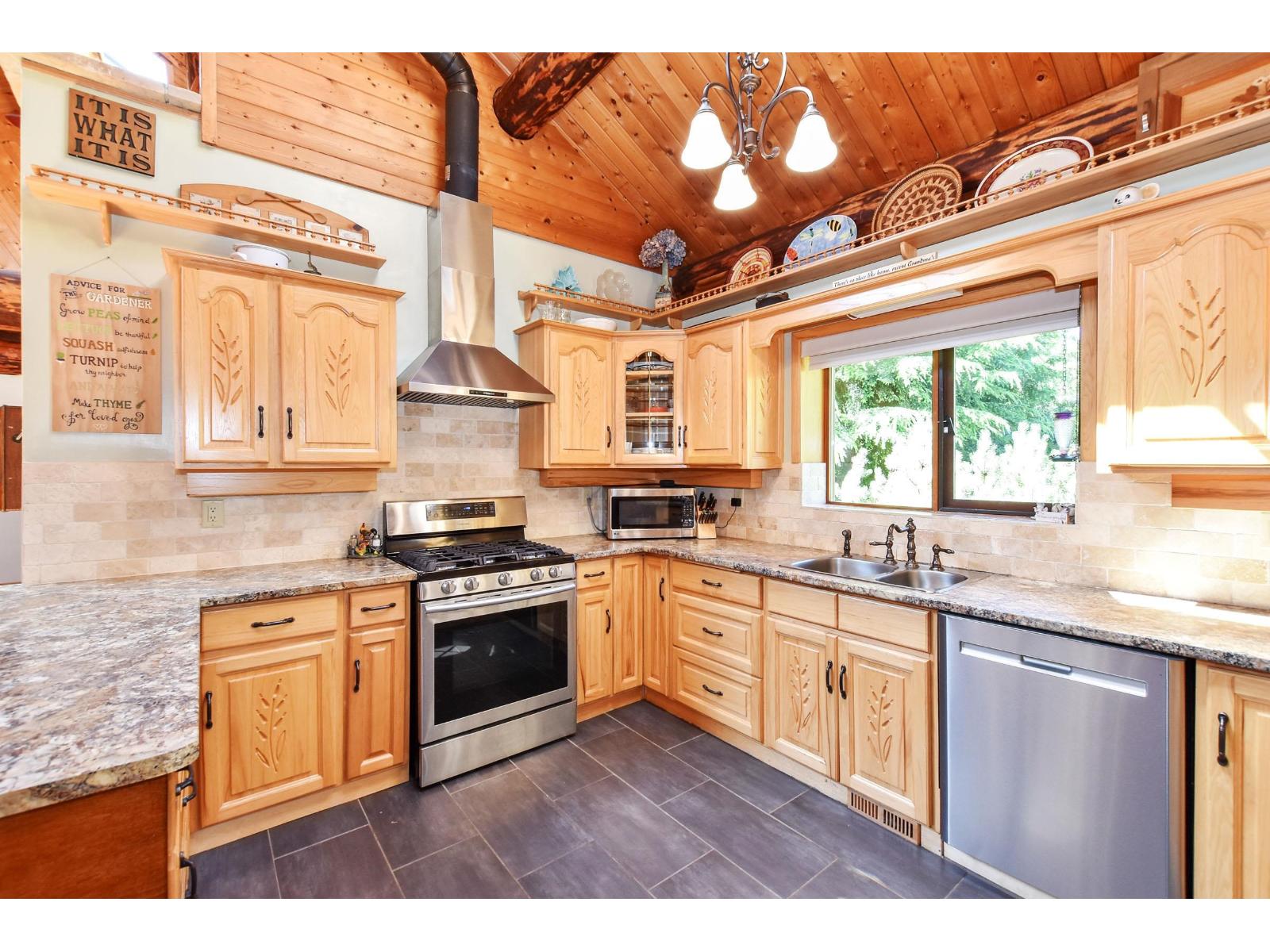 9921 Watt Street, Mission, British Columbia  V2V 0B6 - Photo 11 - R3091695