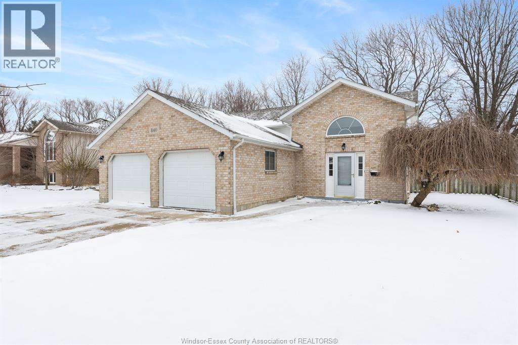 MLS# 26003585: 840 LAWNDALE AVENUE, Kingsville, Canada