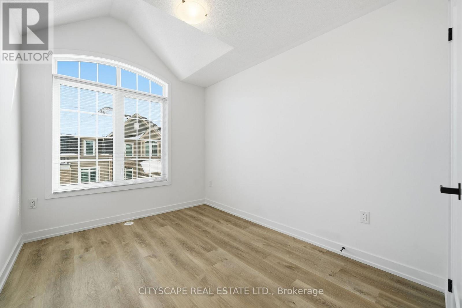 8 Andrew Knowles Lane, East Gwillimbury, Ontario  L0G 1M0 - Photo 7 - N12669922