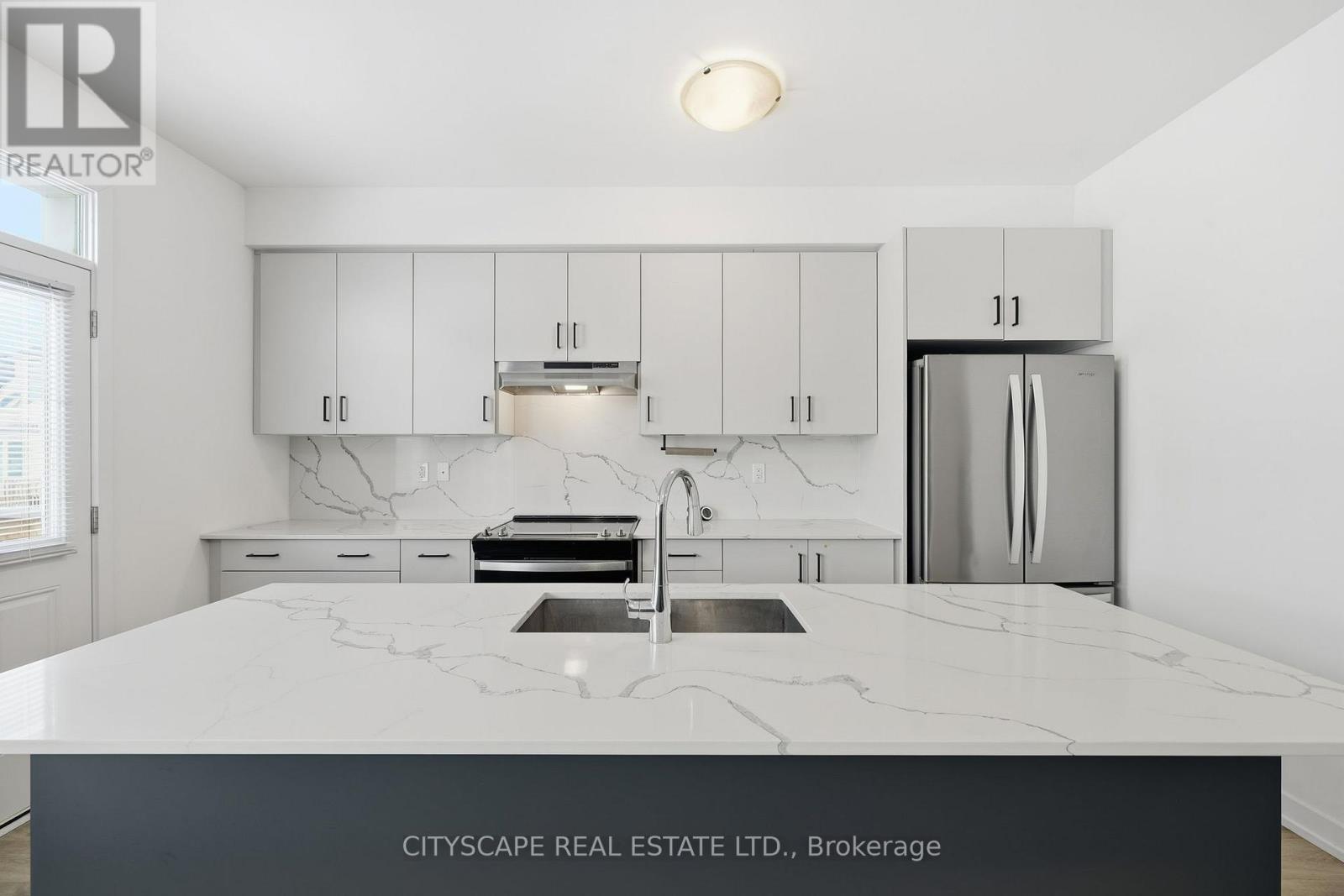 8 Andrew Knowles Lane, East Gwillimbury, Ontario  L0G 1M0 - Photo 4 - N12669922