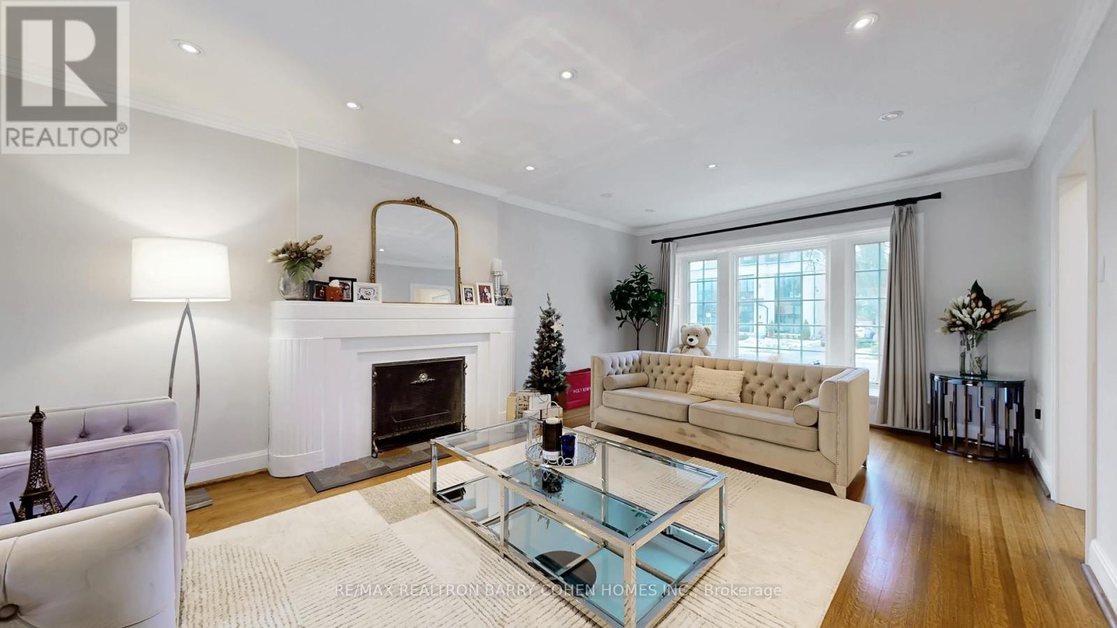 156 Cortleigh Boulevard, Toronto, Ontario  M5N 1P5 - Photo 3 - C12803342