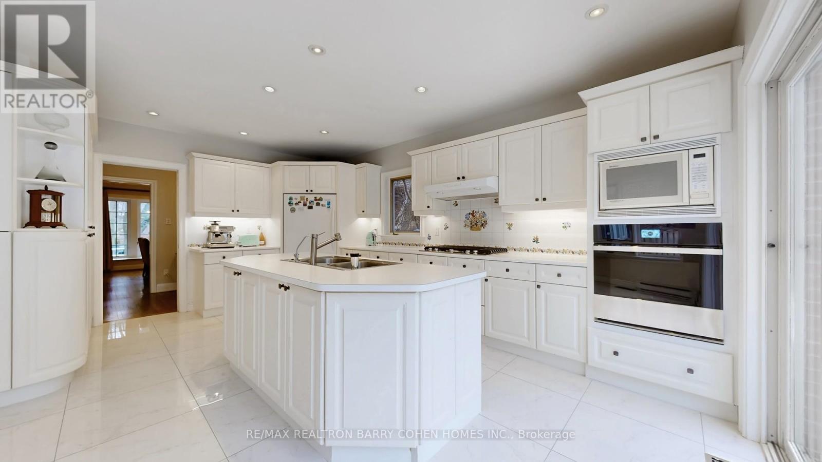 156 Cortleigh Boulevard, Toronto, Ontario  M5N 1P5 - Photo 5 - C12803342