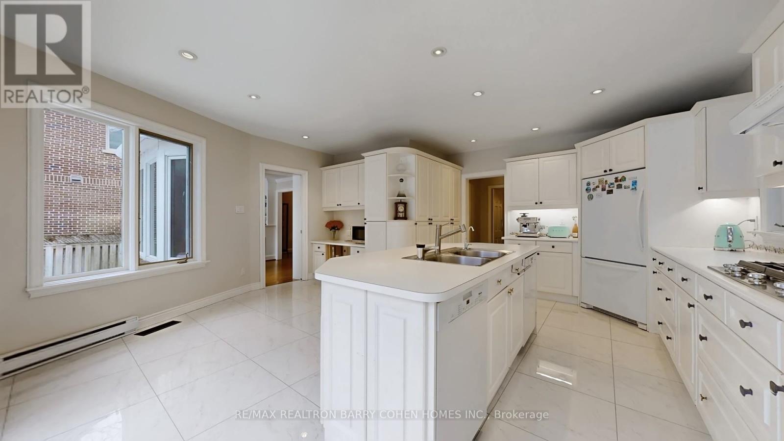 156 Cortleigh Boulevard, Toronto, Ontario  M5N 1P5 - Photo 6 - C12803342