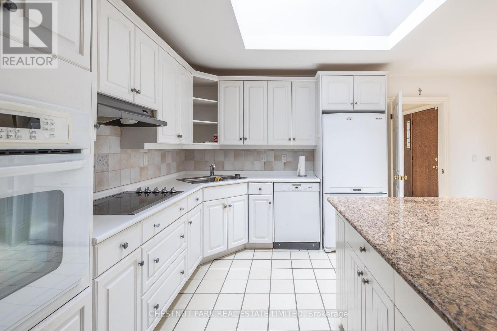 5 Stratheden Road, Toronto, Ontario  M4N 1E2 - Photo 8 - C12803384