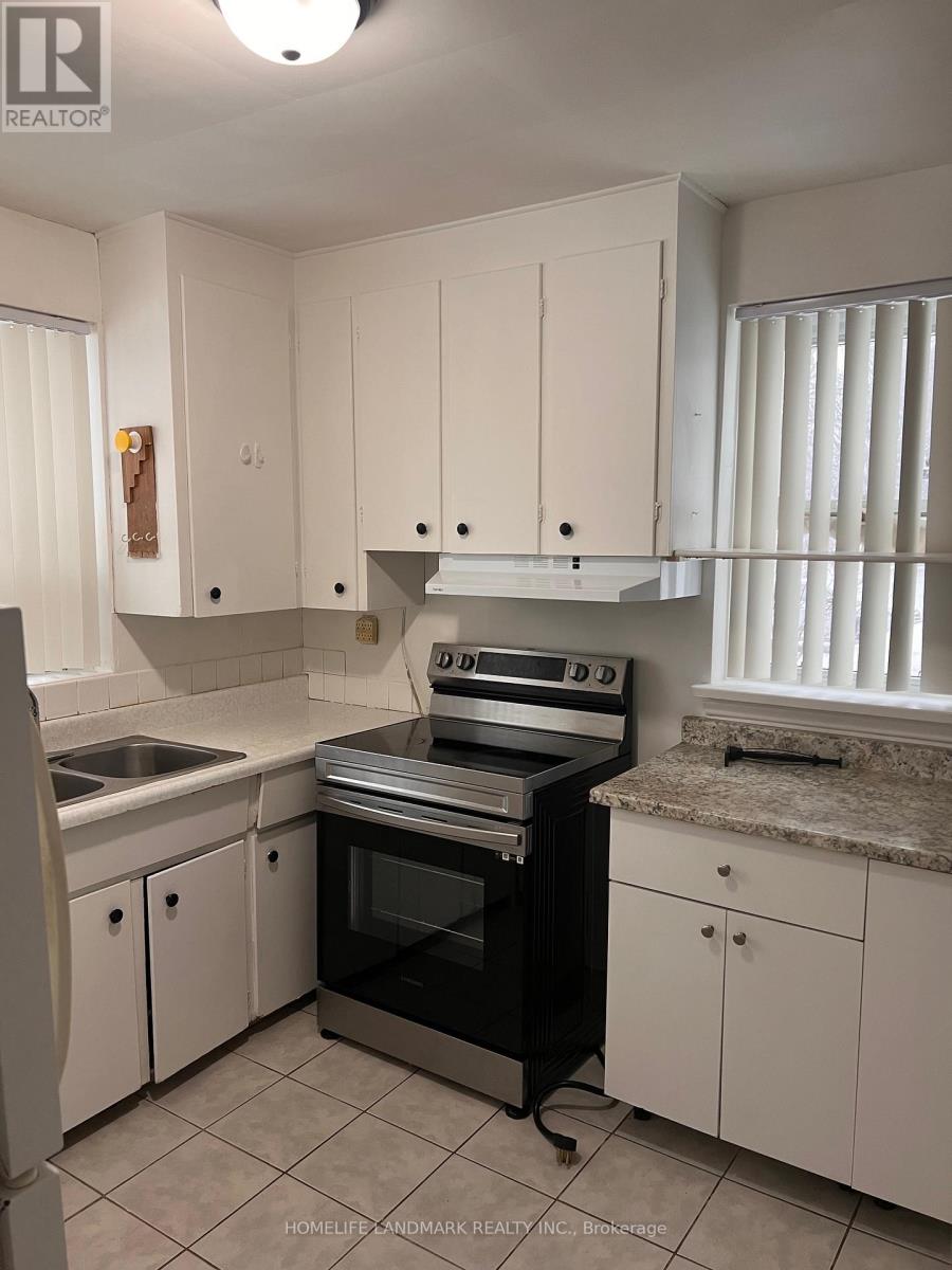 49 Addison Crescent, Toronto, Ontario  M3B 1K7 - Photo 2 - C12803412