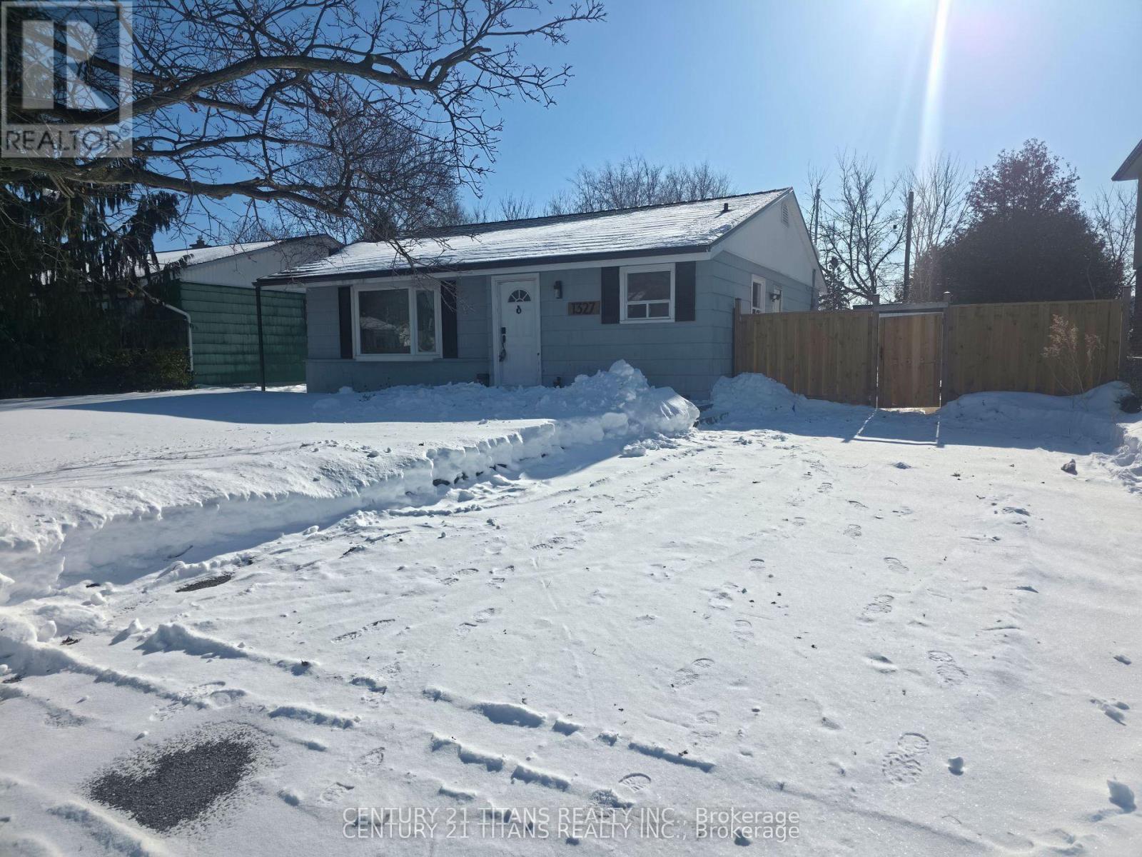 1327 Commerce Street, Pickering (Bay Ridges), Ontario  L1W 1E1 - Photo 2 - E12803378