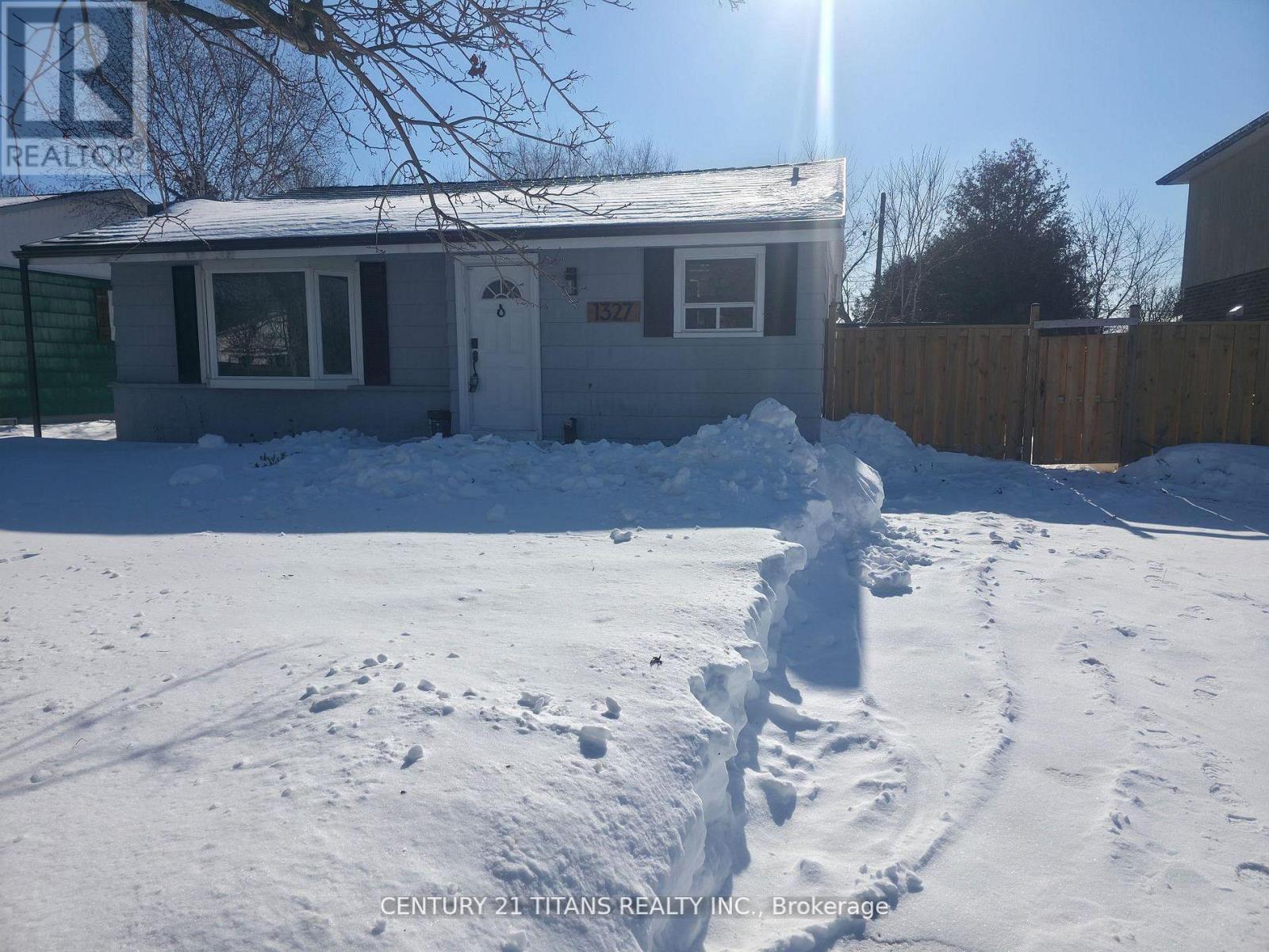 1327 Commerce Street, Pickering (Bay Ridges), Ontario  L1W 1E1 - Photo 3 - E12803378