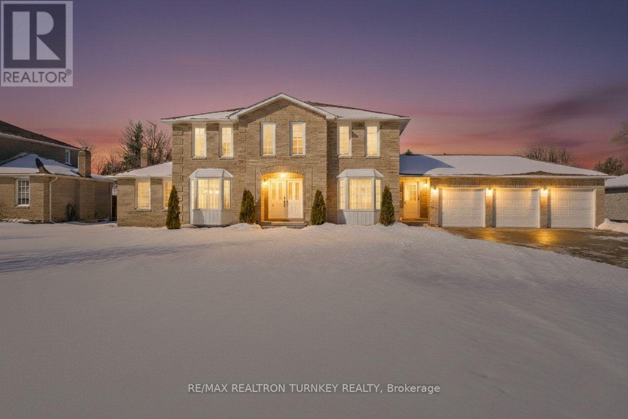 8 Veronica Crescent, East Gwillimbury, Ontario  L0G 1V0 - Photo 3 - N12802850