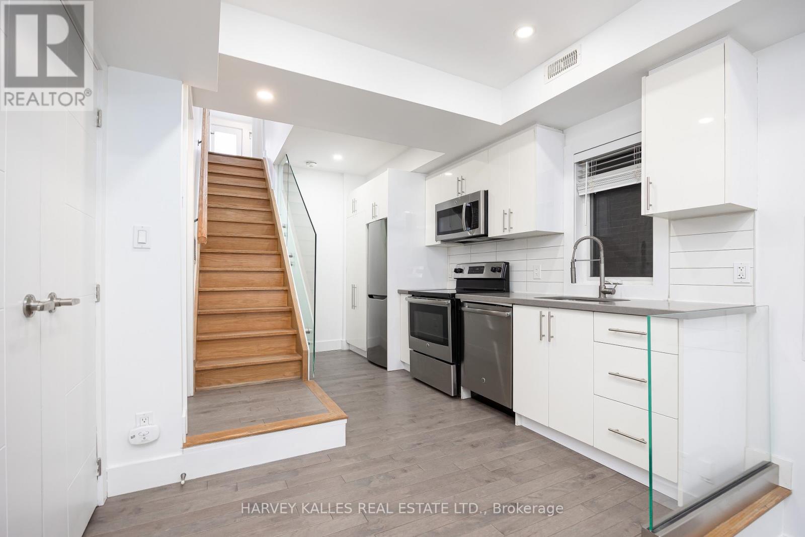 2 - 160 Lansdowne Avenue, Toronto, Ontario  M6K 2V9 - Photo 6 - W12667990