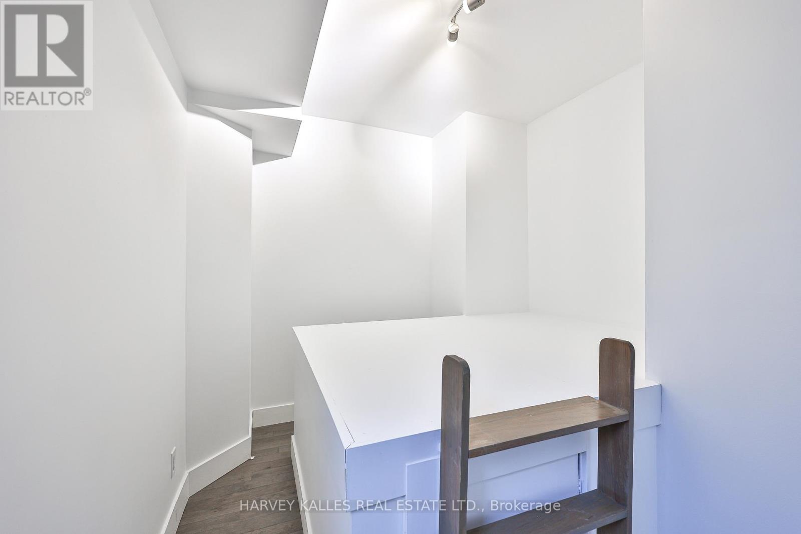 2 - 160 Lansdowne Avenue, Toronto, Ontario  M6K 2V9 - Photo 18 - W12667990