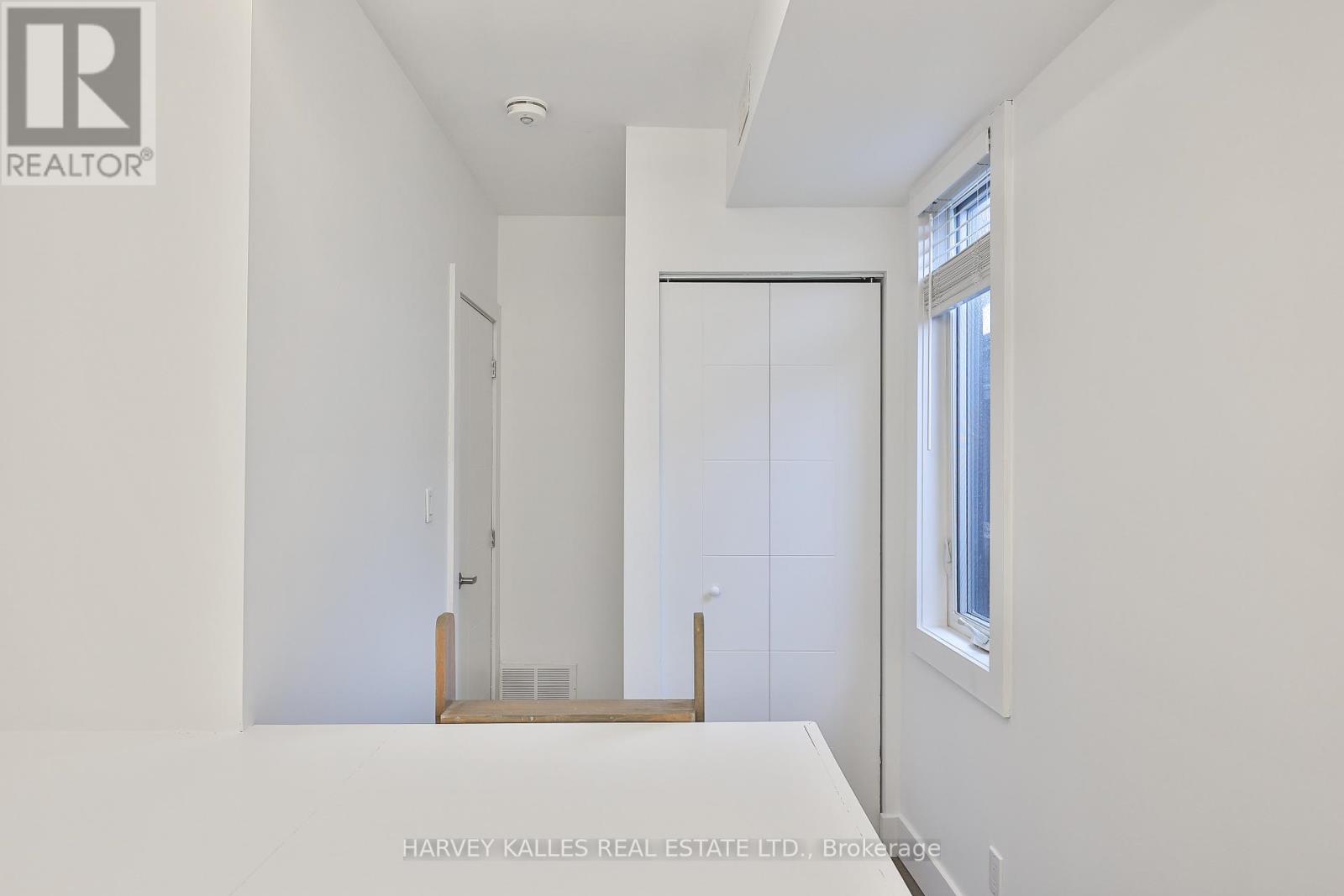 2 - 160 Lansdowne Avenue, Toronto, Ontario  M6K 2V9 - Photo 20 - W12667990