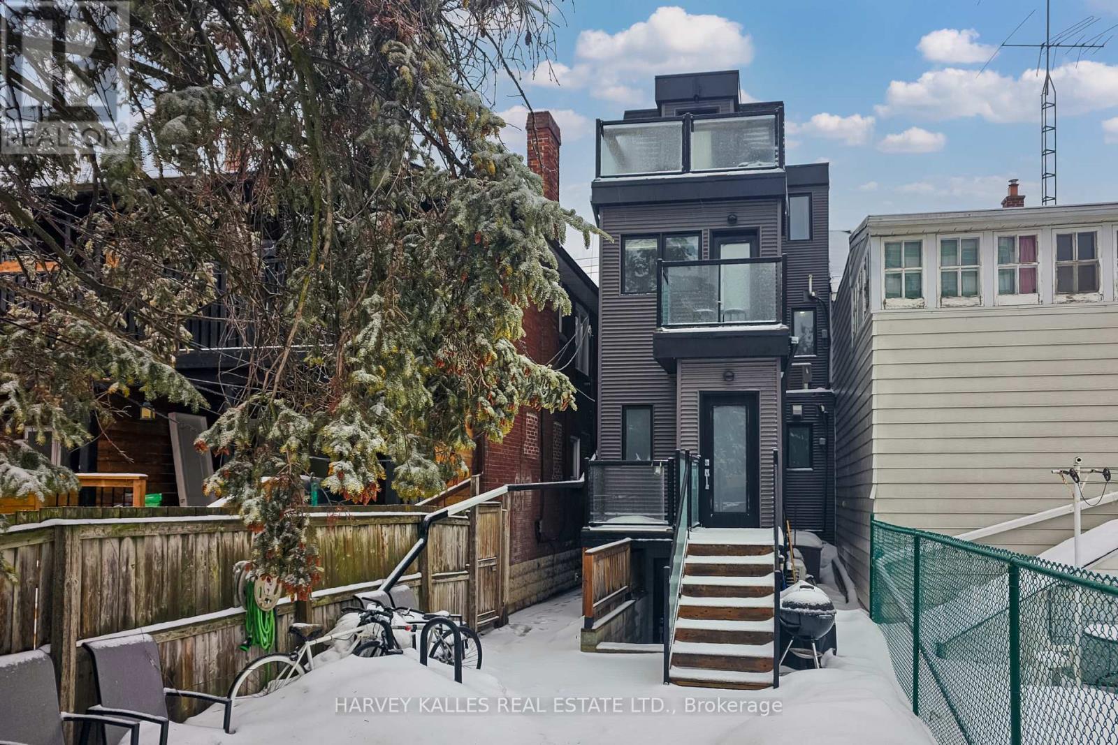 2 - 160 Lansdowne Avenue, Toronto, Ontario  M6K 2V9 - Photo 23 - W12667990