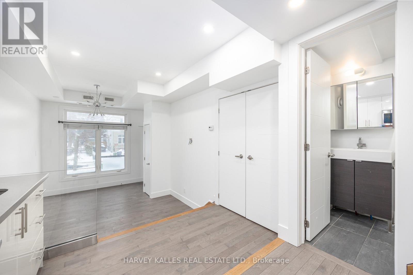 2 - 160 Lansdowne Avenue, Toronto, Ontario  M6K 2V9 - Photo 9 - W12667990