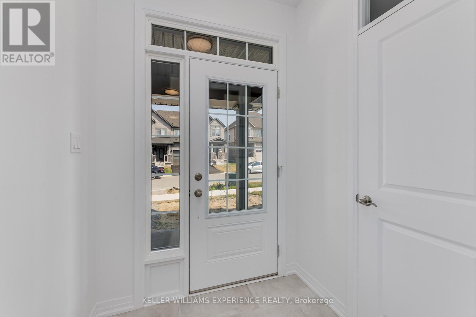 58 Sagewood Avenue, Barrie, Ontario  L9J 0K5 - Photo 4 - S12803386