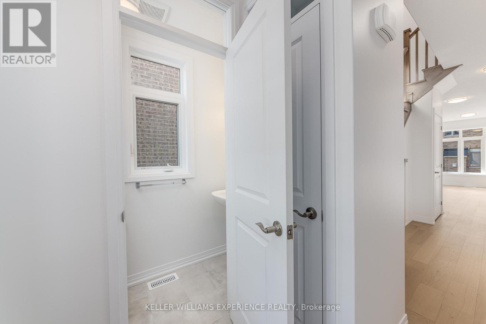 58 Sagewood Avenue, Barrie, Ontario  L9J 0K5 - Photo 7 - S12803386