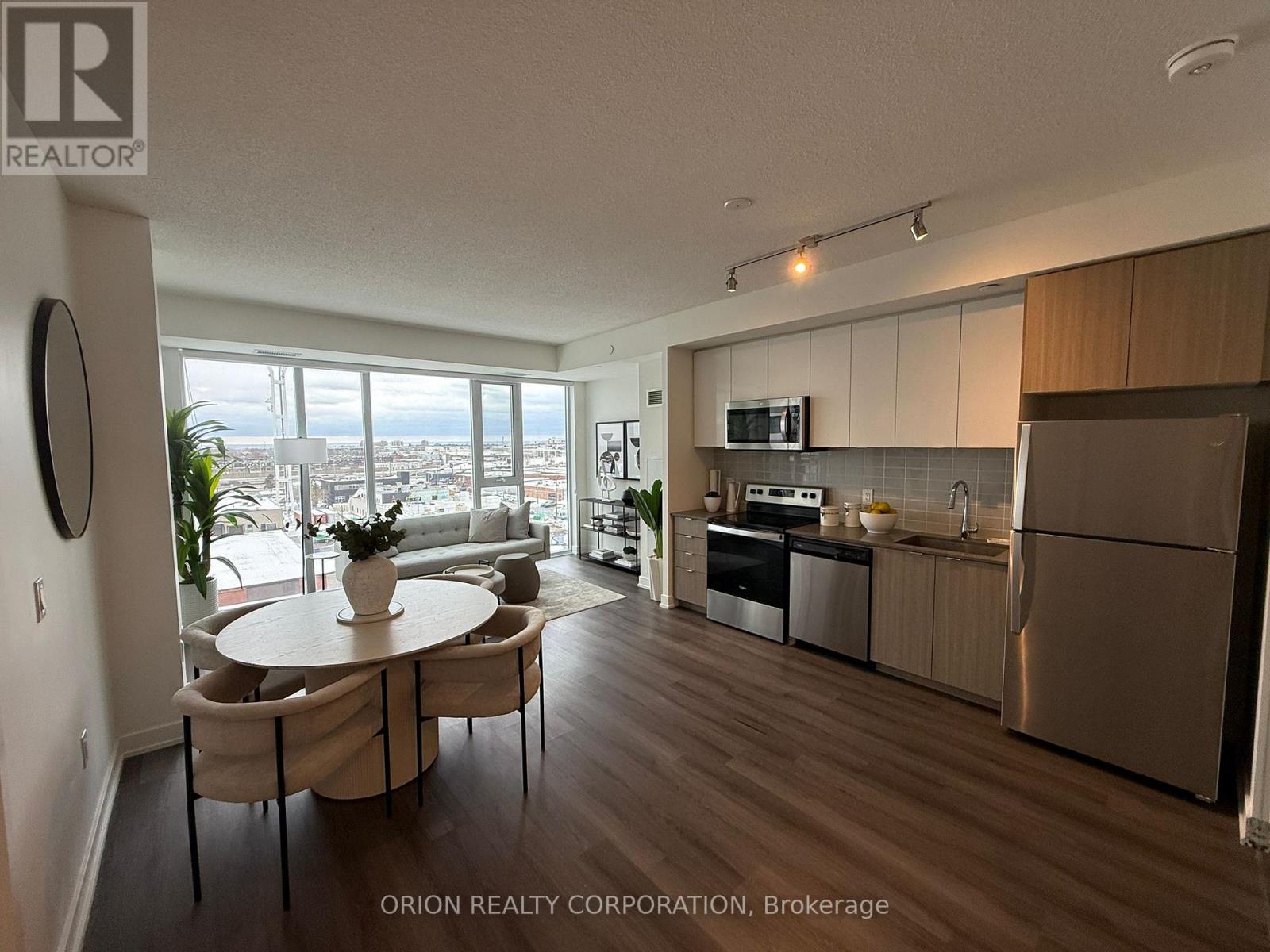 613 - 859 THE QUEENSWAY, Toronto, Ontario