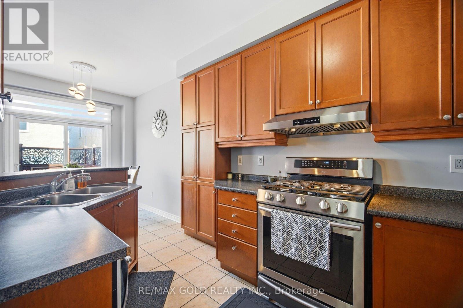 27 Frostbite Lane, Brampton, Ontario  L6R 3L8 - Photo 10 - W12803414