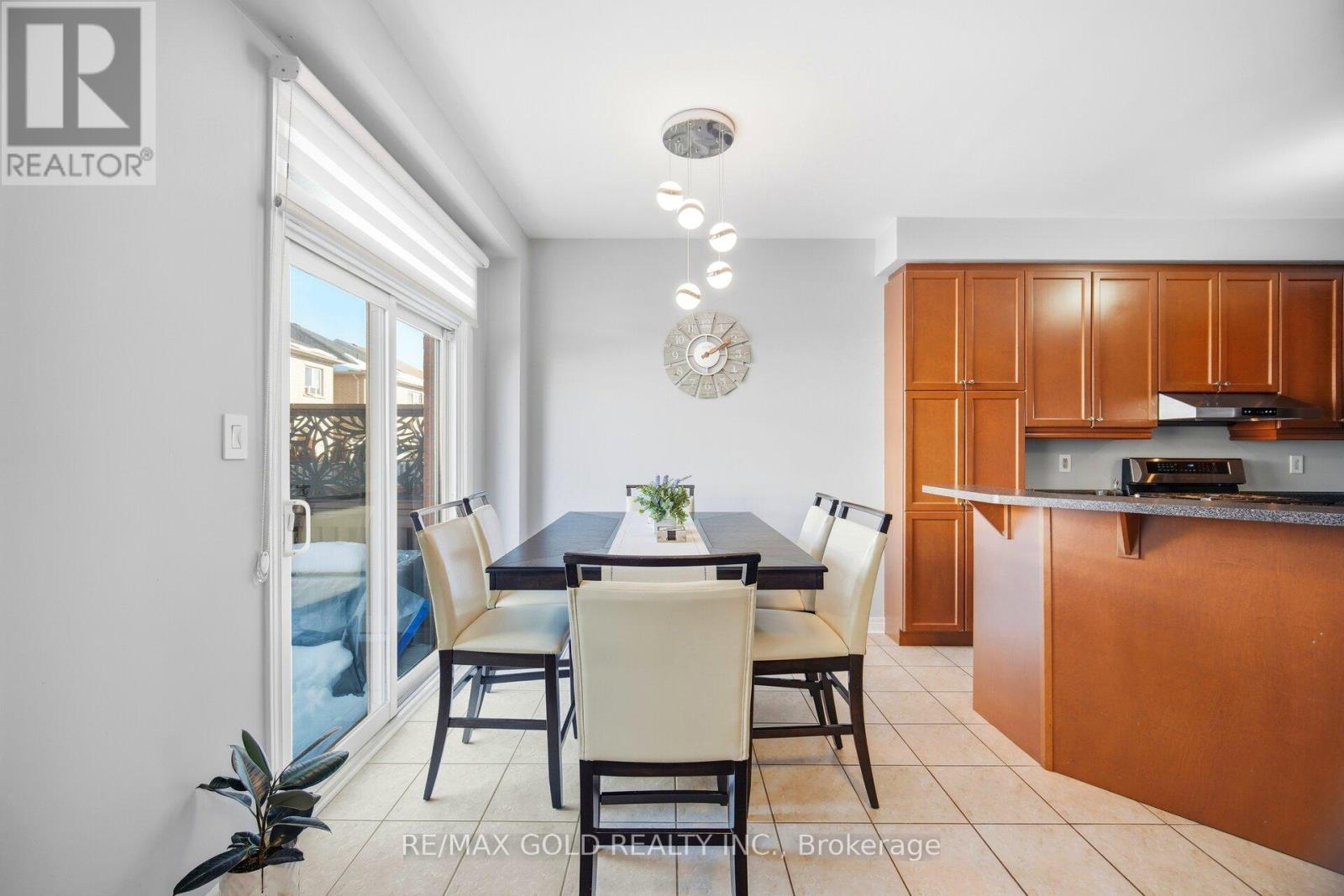 27 Frostbite Lane, Brampton, Ontario  L6R 3L8 - Photo 11 - W12803414