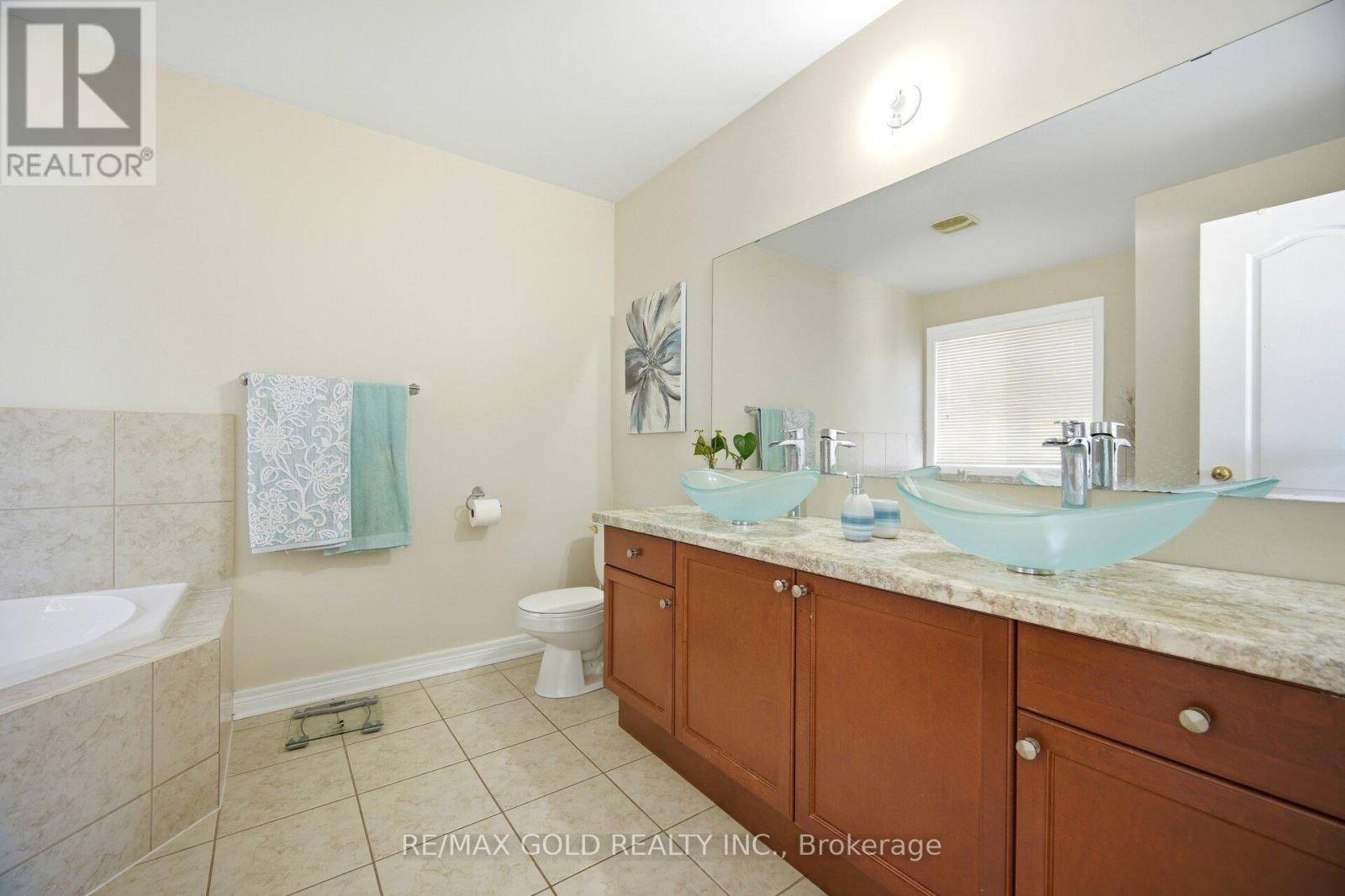 27 Frostbite Lane, Brampton, Ontario  L6R 3L8 - Photo 23 - W12803414